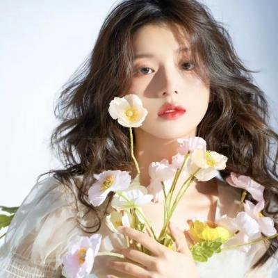 空庭夜雨蚀灯痕